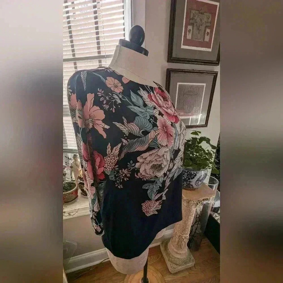 Charter Club Women's Floral Top Size L - Picture 4 of 16